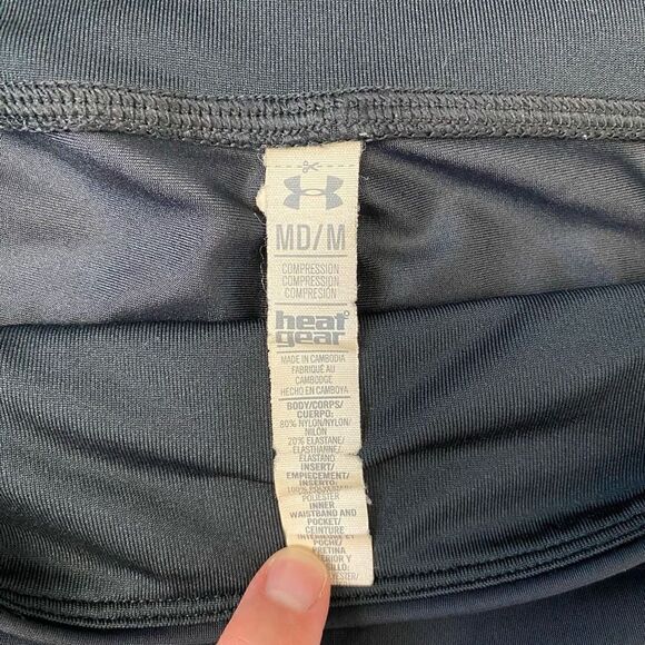 Under Armour women’s M heat gear pull on  compression leggings black capris - Picture 4 of 9